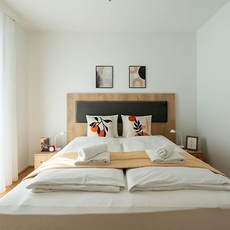 Sunny 1Br Home With Balcony By Hm Вена Экстерьер фото