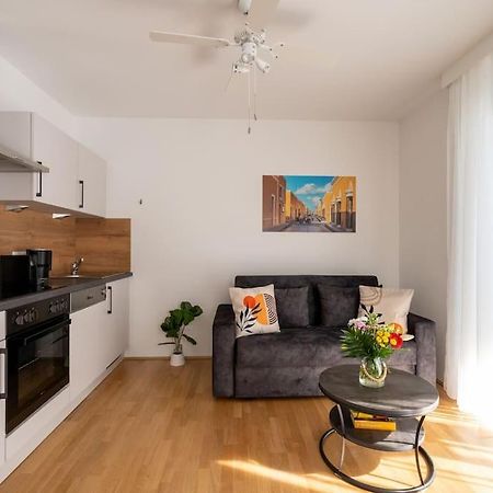 Sunny 1Br Home With Balcony By Hm Вена Экстерьер фото