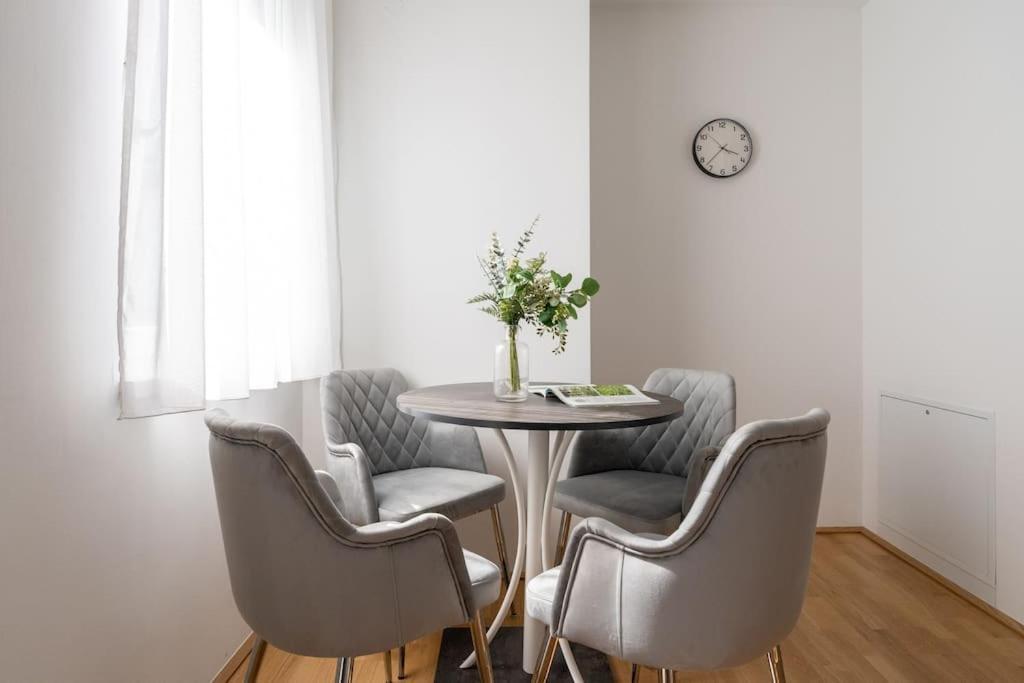 Sunny 1Br Home With Balcony By Hm Вена Экстерьер фото