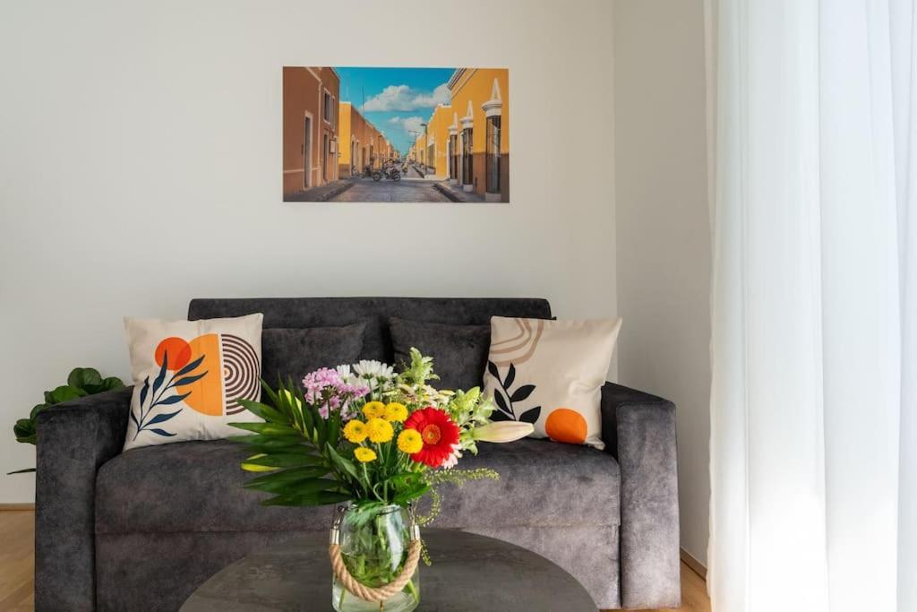 Sunny 1Br Home With Balcony By Hm Вена Экстерьер фото
